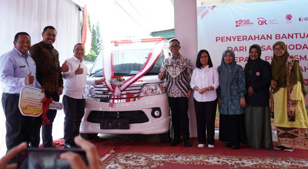 Penyerahan bantuan mobil dari Bursa Efek Indonesia kepada Pemkab Solok