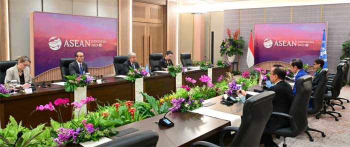 Presiden Joko Widodo menggelar pertemuan bilateral dengan Sekretaris Jenderal Perserikatan Bangsa-Bangsa (PBB), Antonio Guterres di Ruang Kakatua, Jakarta Convention Center (JCC), Jakarta, Kamis (7/9/2023). (BPMISetpres/Muchlis Jr)