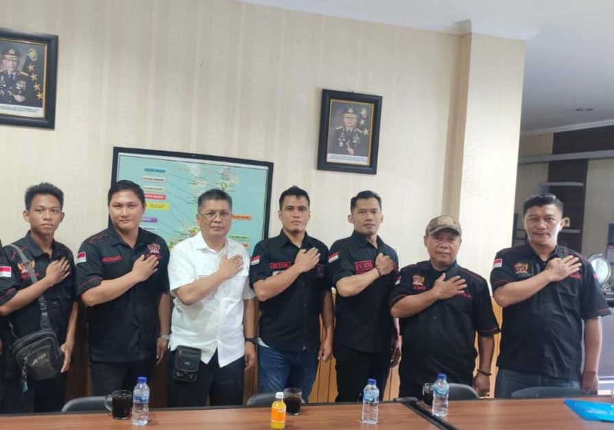 Foto bersama usai pertemuan