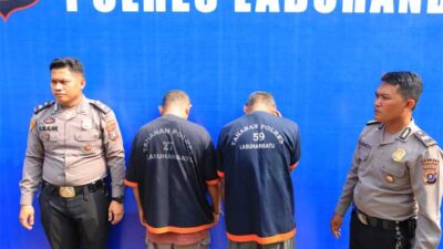 Dua pelaku yang diamankan polisi karena tersangkut kasus peredaran ganja