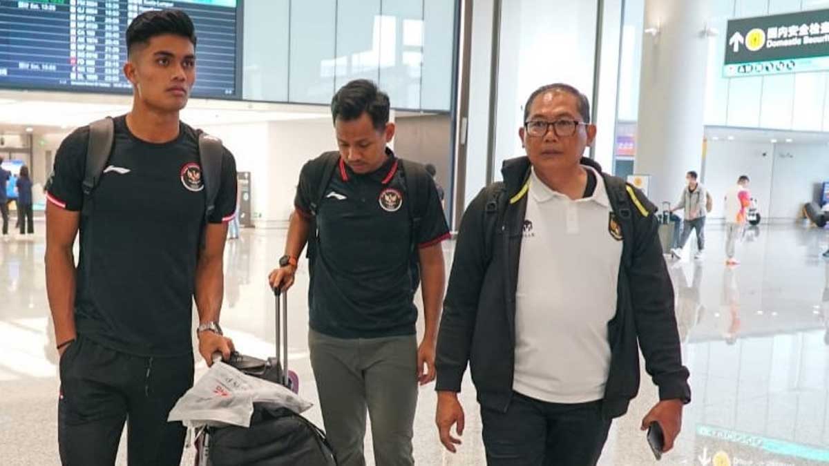 Ramadhan Sananta dijemput Ketua Badan Tim Nasional di bandara. (pssi)
