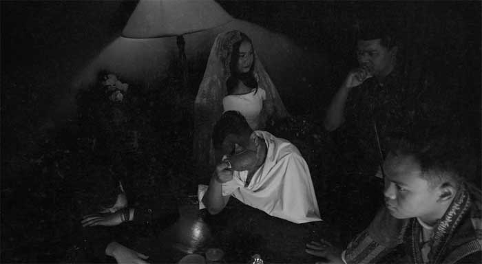 Penampilan grup musik asal Malang