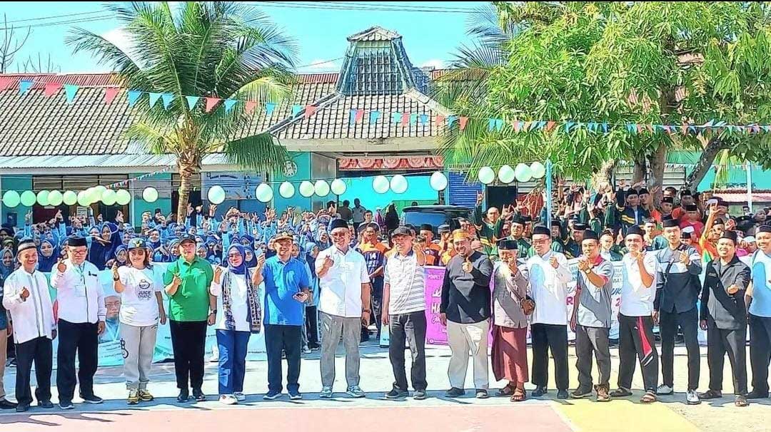 Foto bersama di sela peringatan Hari Santri