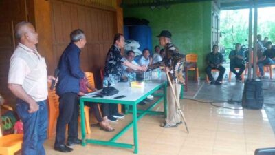 Mantan Bupati Nias, Sokhiatulo Laoli kembali bersama masyarakat Nias yang berada di Kelurahan Sangkunur, Kecamatan Angkola Sangkunur, Kabupaten Tapanuli Selatan, Sumatera Utara.