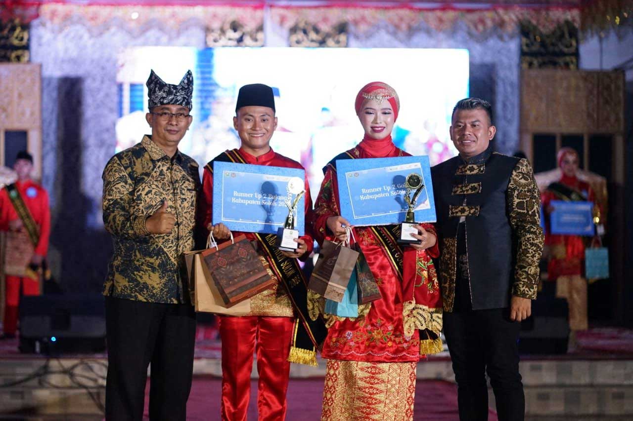 Foto bersama usai pengumuman pemenang