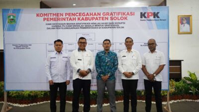 Foto bersama usai pembukaan sosialisasi