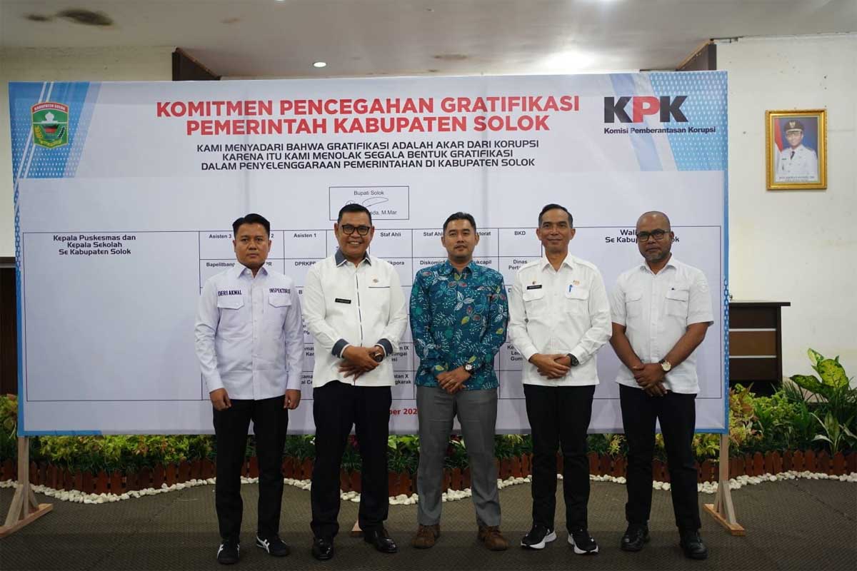 Foto bersama usai pembukaan sosialisasi