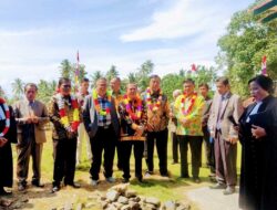 Mantan Bupati Nias Letakkan Batu Pertama Pembangunan Gedung Serbaguna ONKP Tugala Lahomi