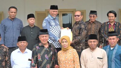 Gubernur terima proposal hibah tanah untuk pembangunan SMAN 3 Gunung Talang. (pemprov)