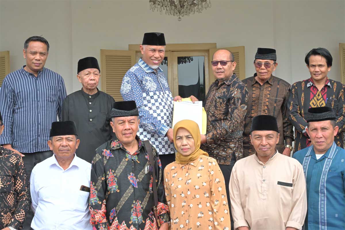 Gubernur terima proposal hibah tanah untuk pembangunan SMAN 3 Gunung Talang. (pemprov)