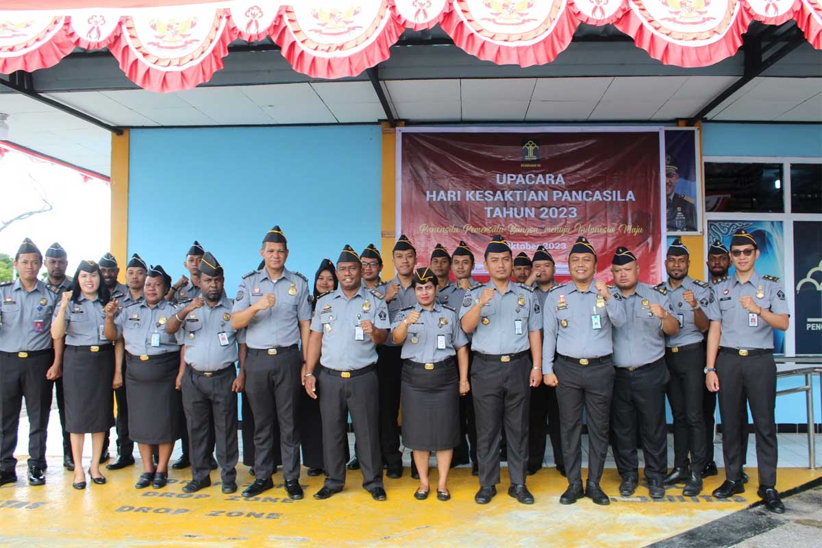 Foto bersama setelah upacara peringatan Hari Kesaktian Pancasila