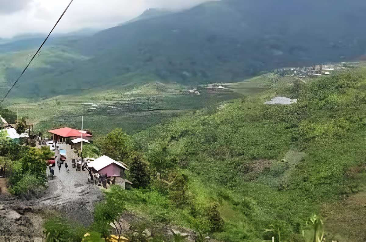 Jalan rusak di Air Dingin yang sering dikeluhkan warganet. (pikiran rakyat)