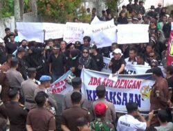 Usung Empat Tuntutan, Ribuan Warga Nagari Sikabau Demo Kejaksaan Negeri Dharmasraya