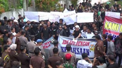 Usung Empat Tuntutan, Ribuan Warga Nagari Sikabau Demo Kejaksaan Negeri Dharmasraya