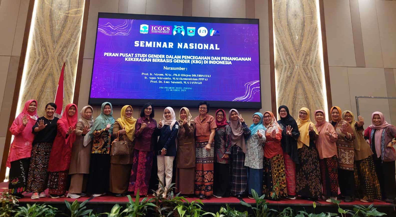 Foto bersama di sela kongres dan seminar nasional ASWGI di Padang