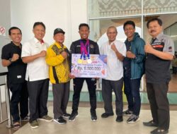 Raih Emas di Asian Games, Putra Kuansing Disambut di Bandara, Bonus Langsung Pula Diberikan