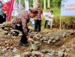 Puncak Perayaan Misi dan Reformasi ke-158, Sokhiatulo Laoli Letakkan Batu Pertama Pembangunan Makam Misionaris