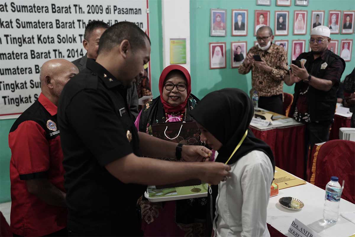 Wagub Sumbar buka pelatihan sulaman di Muslimah Group Solok. (pemprov)