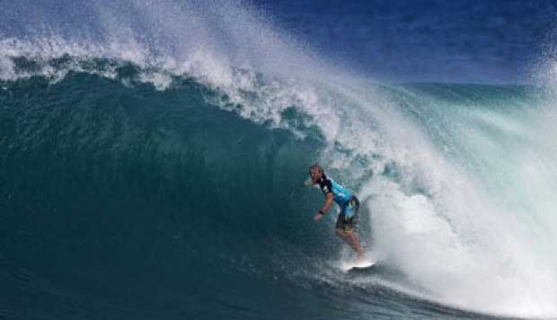 Ombak Mentawai yang jadi daya tarik wisatawan asing. (tempo)
