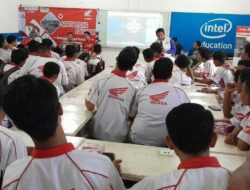 Pelajar SMK Muhammadiyah 10 Kisaran Ikuti Edukasi Tentang Safety Riding, Instruktur PT Indako Trading Coy Berikan Tiga Tips Aman Berkendara