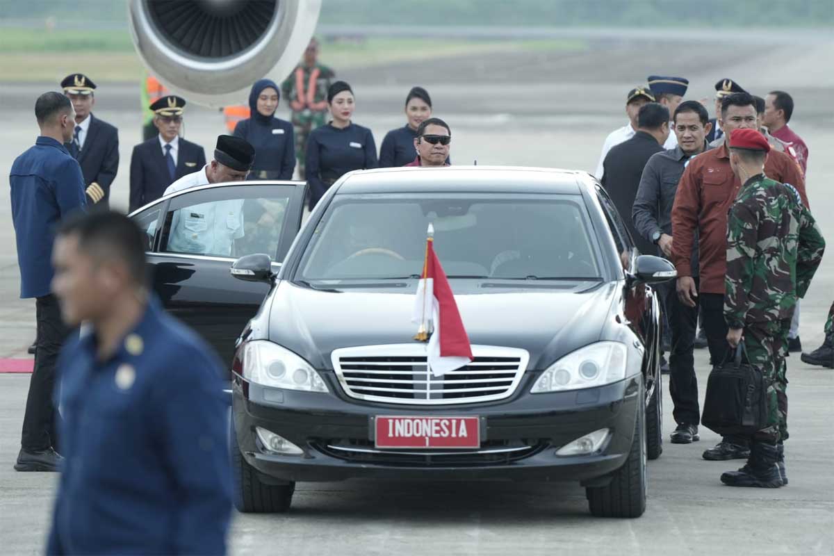 Gubernur Mahyeldi satu mobil dengan Presiden Joko Widodo. (pemprov)