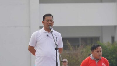 Penjabat Wali Kota Padang Panjang beri amanat dalam apel gabungan. (kominfo)