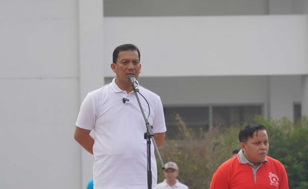 Penjabat Wali Kota Padang Panjang beri amanat dalam apel gabungan. (kominfo)