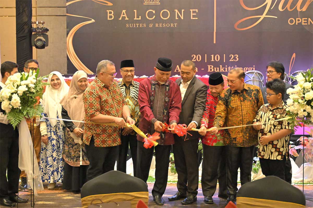 Gubernur Mahyeldi resmikan The Balcone Suites Hotel and Resort. (pemprov)
