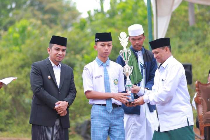Wakil Wali Kota Solok, Ramadhani Kirana Putra hadiri peringatan Hari Santri Nasional 2023.