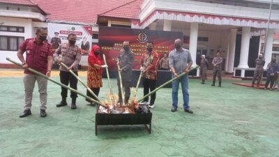 Berasal dari 25 Kasus Tindak Pidana, Kejari Dharmasraya Musnahkan Barang Bukti