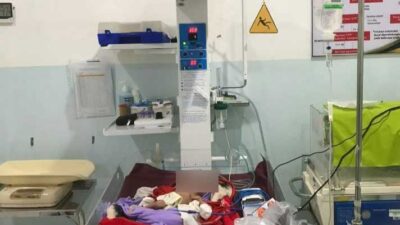 Muhammad Azam terbaring lemas di ICU Rumah Sakit Dr Achmad Mochtar, Bukittinggi