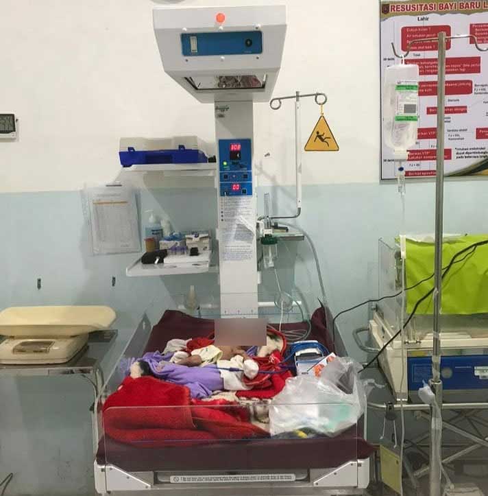 Muhammad Azam terbaring lemas di ICU Rumah Sakit Dr Achmad Mochtar, Bukittinggi
