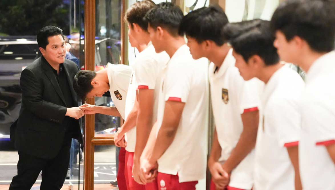 Ketua Umum PSSI, Erick Thohir bersama pemain yang dipersiapkan ke Piala Dunia U-17