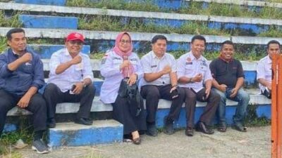 Kurang Terurus, Tribune GOR Batutupang Ditumbuhi Rumput