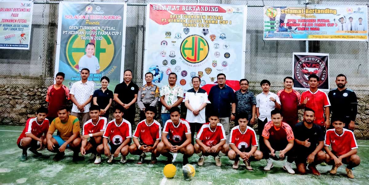 Foto bersama usai pembukaan turnamen futsal