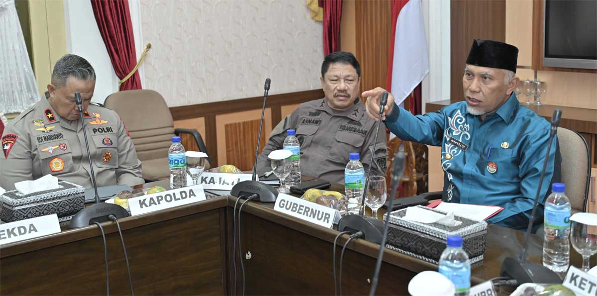 Gubernur dan Forkopimda Sumbar rapat di gubernuran, Padang.