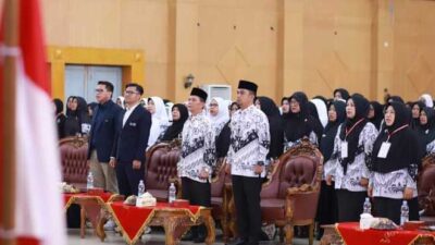 Wakil Wali Kota Solok bersama peserta seminar PGRI