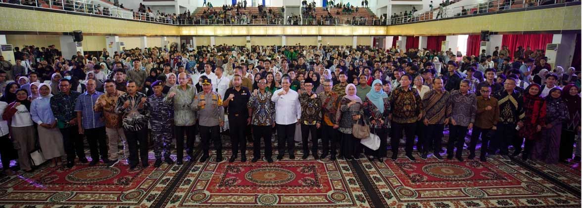 Menko Polhukam, Mahfud MD bersama pimpinan dan mahasiswa Unand
