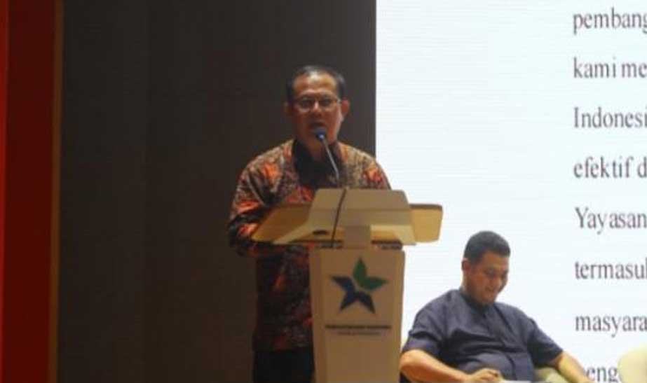 Ketua Dewan Pembina Yayasan Karya Bahkti Bumi Indonesia (KBBI) Drs. Sokhiatulo Laoli MM menjadi narasumber pada acara seminar nasional yang mengusung tema pemberdayaan peternak rakyat di daerah kepulauan dan pesisir.