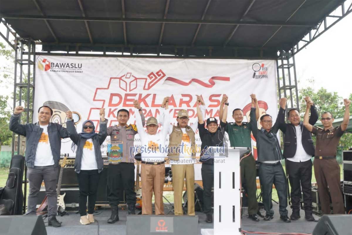 Peserta deklarasi pemilu damai yang diadakan Bawaslu Pesisir Barat, Lampung.