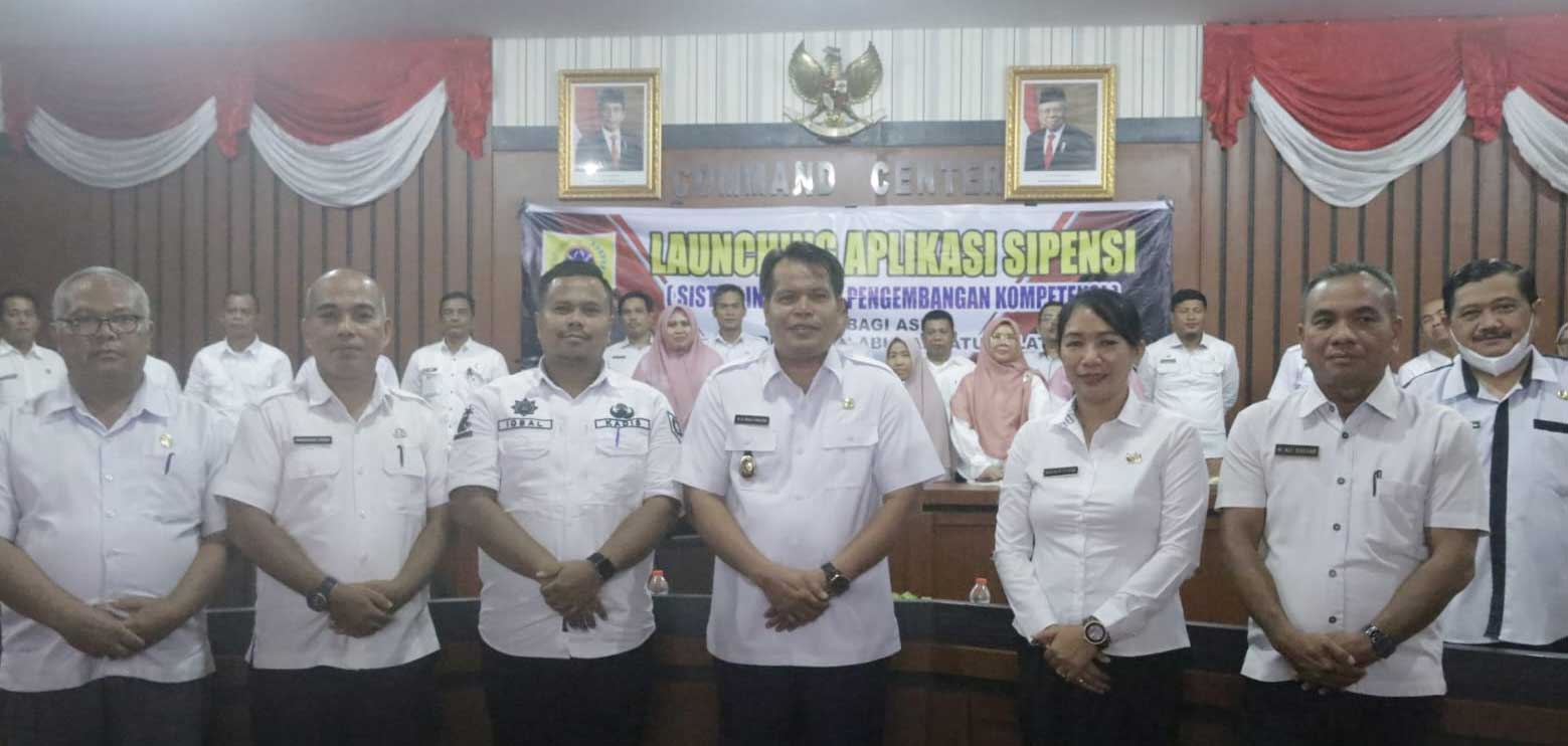 Foto bersama usai peluncuran Aplikasi Sipensi bagi ASN Pemkab Labuhanbatu Selatan