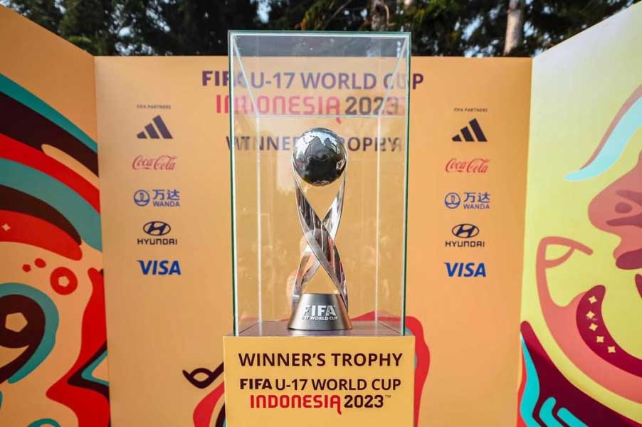 Piala untuk sang juara