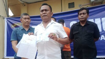 Kapolres Serdang Bedagai, AKBP Oxy Yudha Pratesta melalui Kasat Reskrim AKP JH. Panjaita didampingi PLT Kasi Humas Iptu Edward Sidahuruk dan Kanit Ekonomi Ipda Qory O. Siregar berikan keterangan pers, Sabtu (25/11/2023).