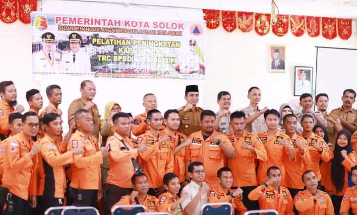 Foto bersama usai pembukaan pelatihan yang diikuti TRC Kota Solok