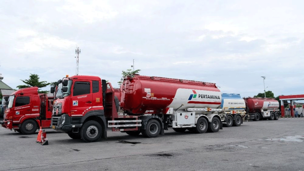 Mobil pengangkut BBM ke SPBU. (riau.go.id)