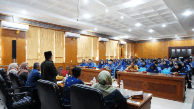 Bupati Eka Putra lepas ASN yang pensiun. (prokopim)