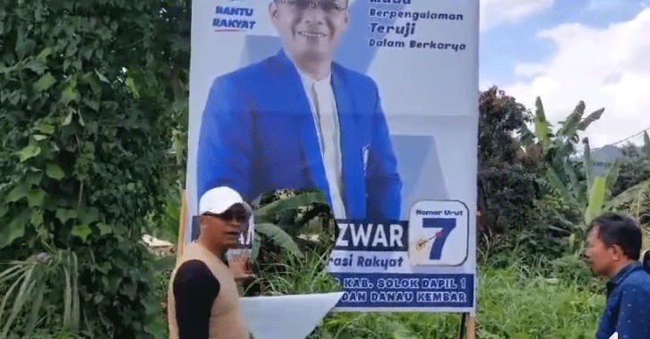 Baliho Syamsul Azwar yang dirusak orang tak dikenal