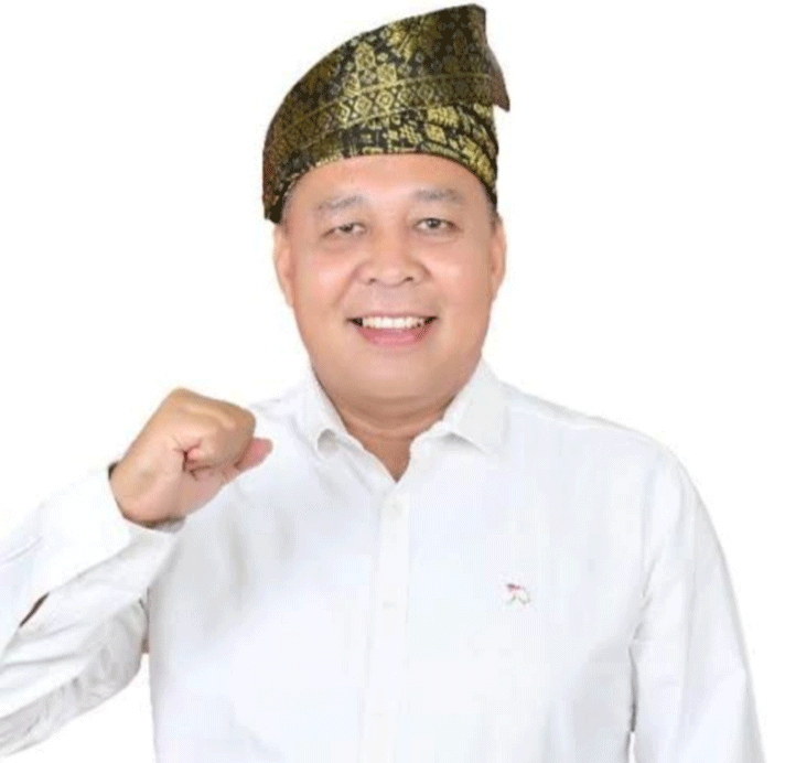 Datuk Seri Paduko Kayo Indragiri Aherson.