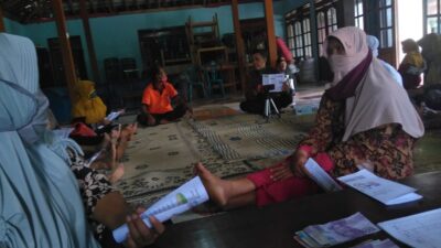 Sosialiasi manfaat daun salam pada masyarakat