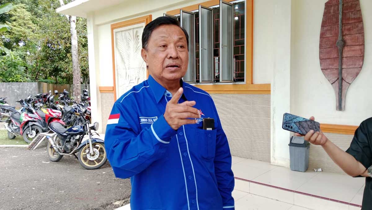 Edward Zega berikan keterangan pada wartawan